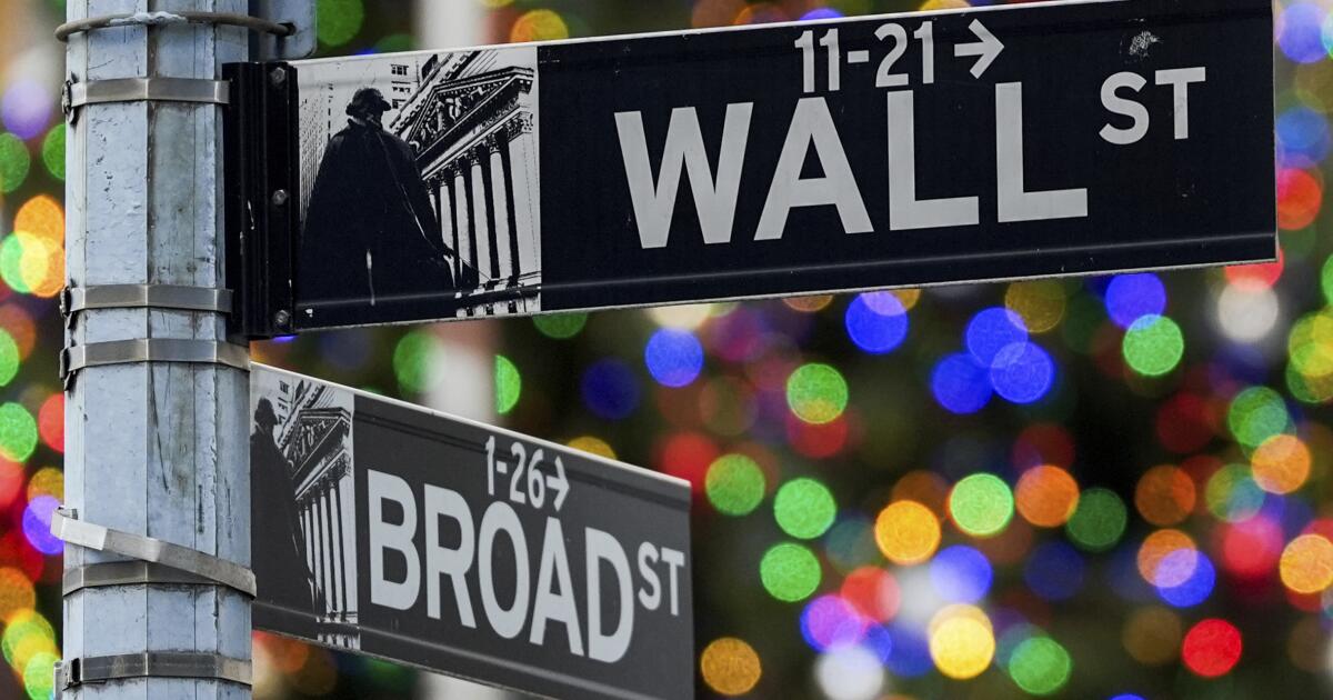 Stock market today: Wall Street indexes lose ground as market closes another record-breaking year.